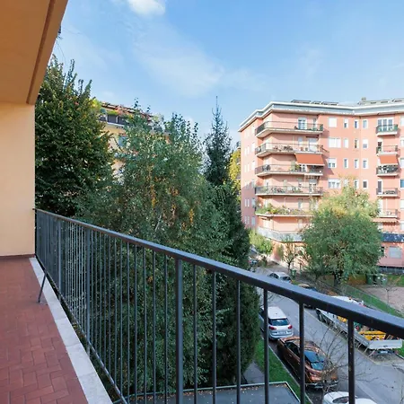 White Pearl Bgy Station Апартаменты