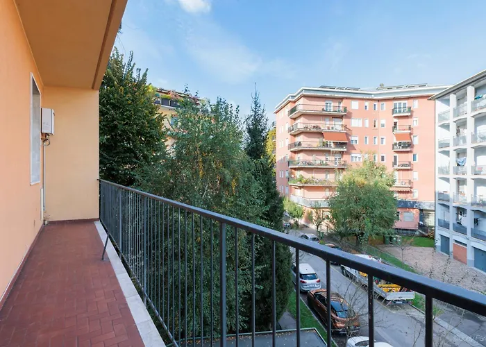 White Pearl Bgy Station Апартаменты